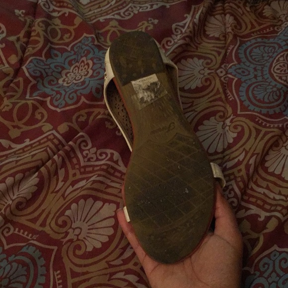 FOREVER 21 Sandals - Picture 6 of 7